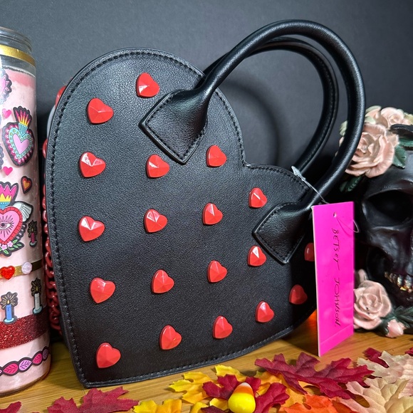Betsey Johnson heart shaped bag❤️ - Picture 4 of 10